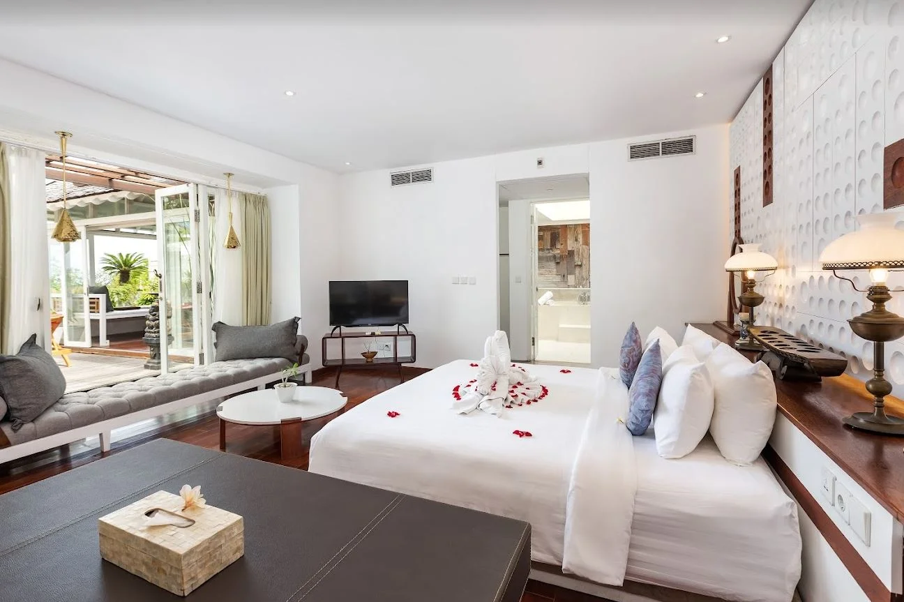Beachfront 1-Bedroom Villa with Infinity Pool – Batu Belig, Seminyak — image 9
