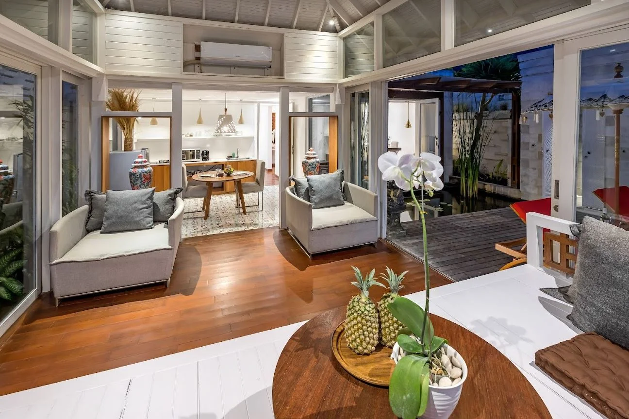 Beachfront 1-Bedroom Villa with Infinity Pool – Batu Belig, Seminyak — image 3