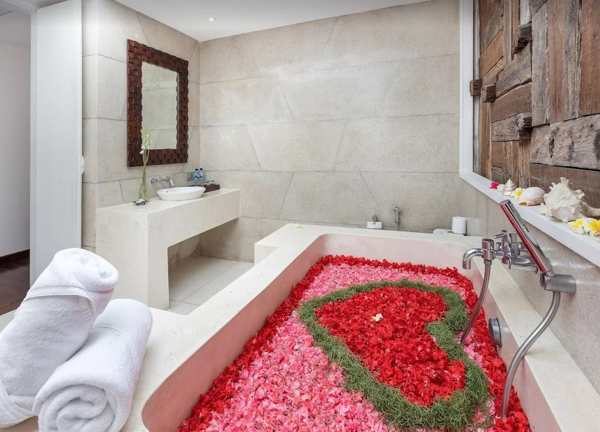 Beachfront 1-Bedroom Villa with Infinity Pool – Batu Belig, Seminyak — image 13