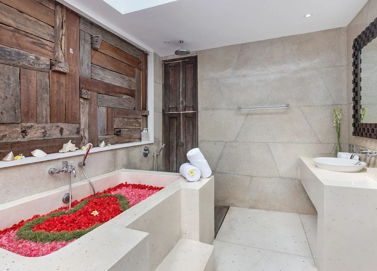 Beachfront 1-Bedroom Villa with Infinity Pool – Batu Belig, Seminyak — image 12