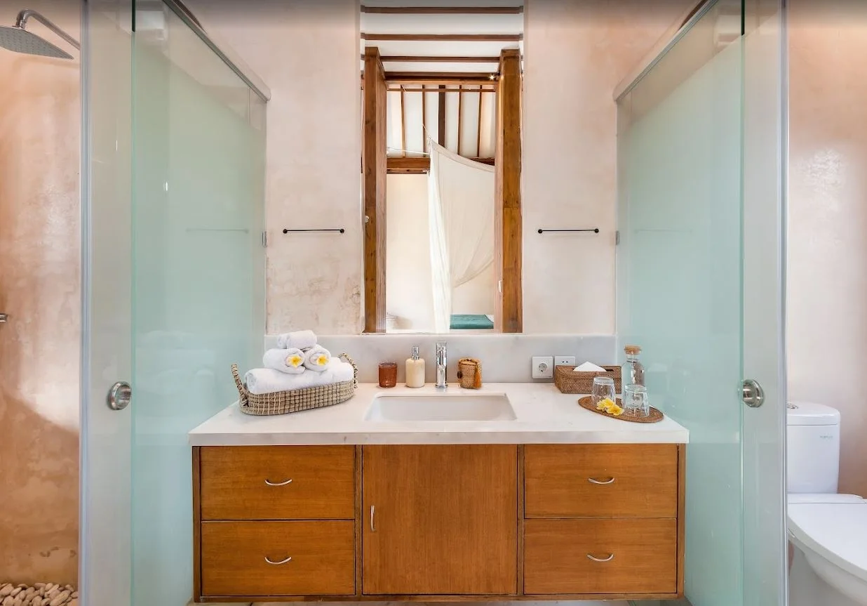 Tranquil 4-Bedroom Villa in Kerobokan — Your Private Island Getaway Awaits — image 17