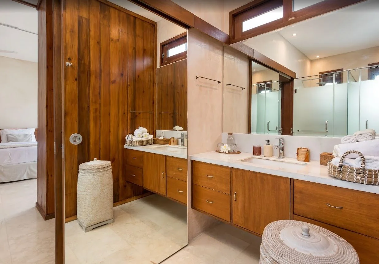 Tranquil 4-Bedroom Villa in Kerobokan — Your Private Island Getaway Awaits — image 12