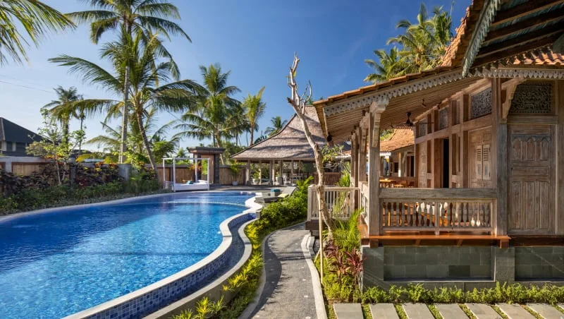 1-Bedroom Beachside Villa Near Saba — Steps from the Sand with Pool & Daily Breakfast