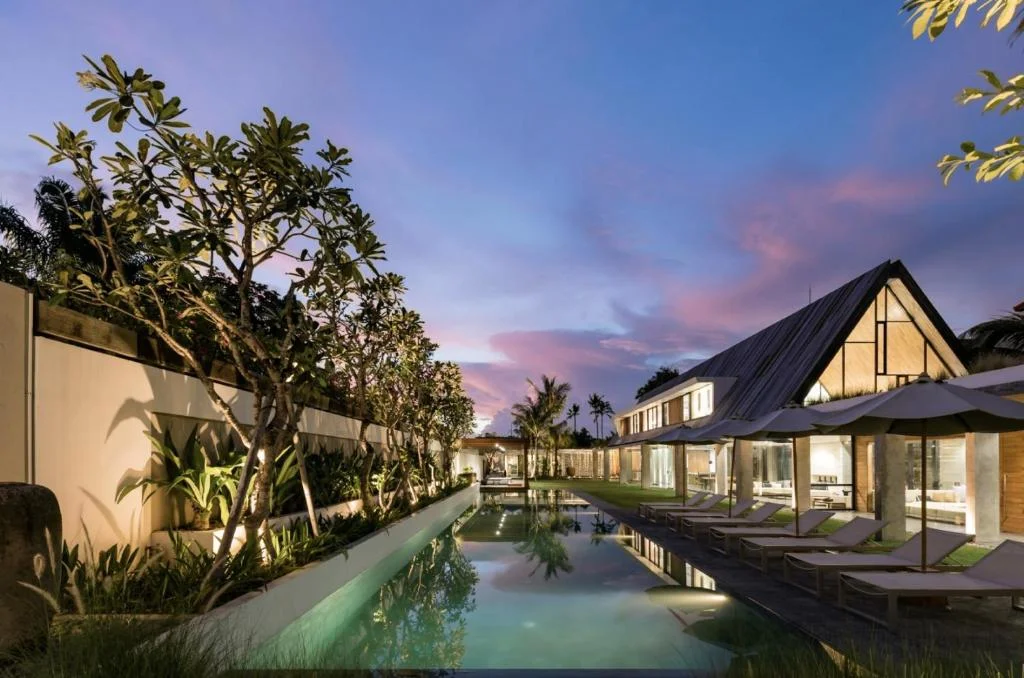 Luxury 5-Bedroom Villa with Infinity Pool in Petitenget – Stylish, Family-Friendly Retreat — image 4