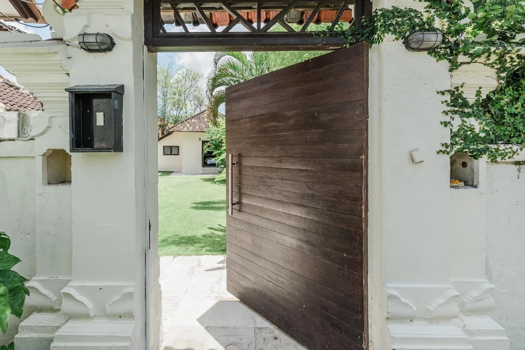 Spacious 5-Bedroom Villa in Central Seminyak – Perfect for Families & Groups — image 16