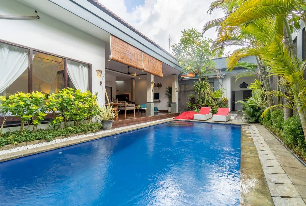 Renovated 3-Bedroom Villa – Central Location Near Beach, Shops & Restaurants — image 5