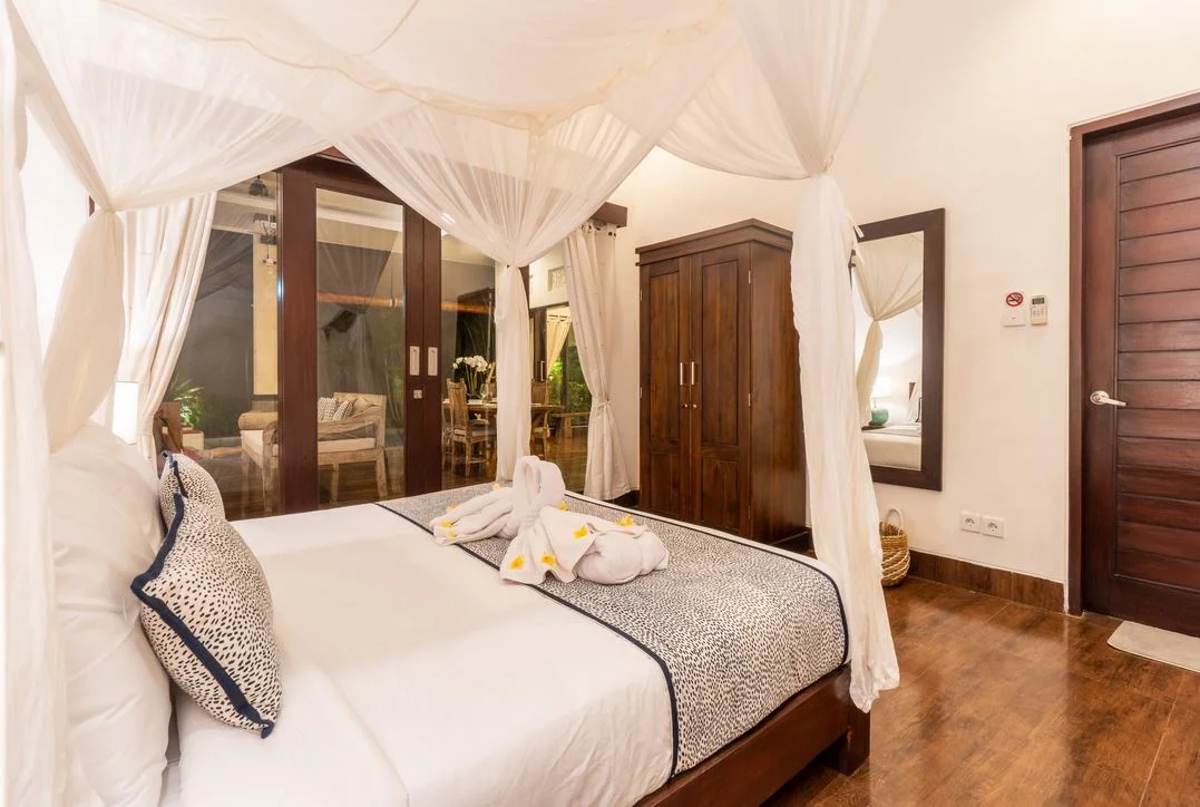 Renovated 3-Bedroom Villa – Central Location Near Beach, Shops & Restaurants — image 3