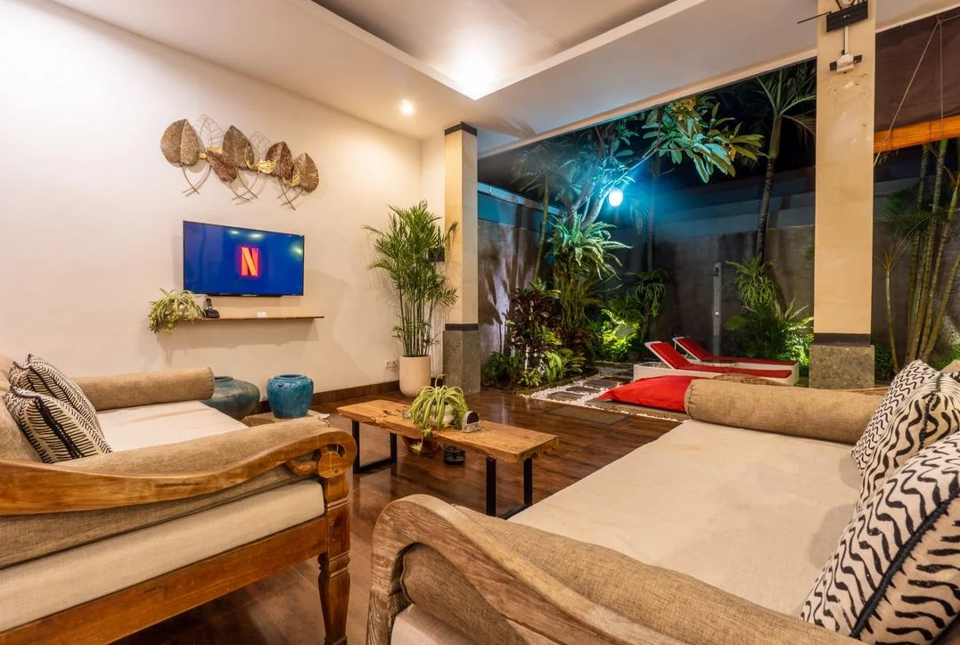 Renovated 3-Bedroom Villa – Central Location Near Beach, Shops & Restaurants — image 7