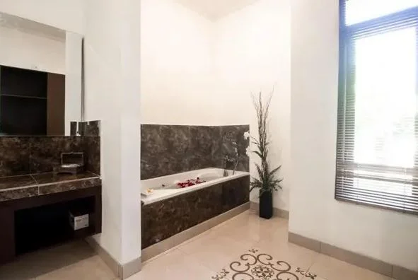 Stylish 2-Bedroom Villa in Canggu – Walk to Café del Mar & the Beach — image 10