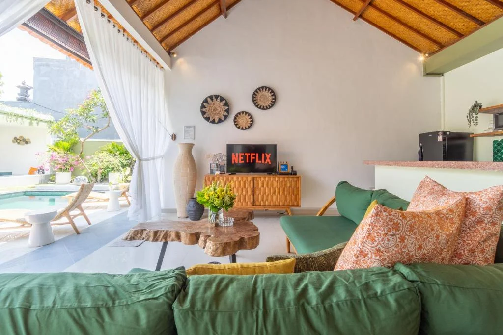 Modern 3-Bedroom Villa in Central Seminyak – Walk to Everything — image 4
