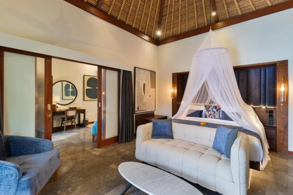 Stylish 5-Bedroom Private Villa in Seminyak – Walk to Beach & Shops — image 3