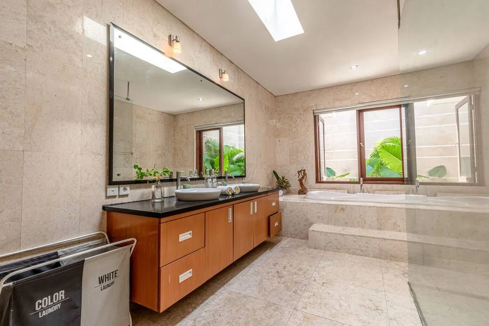 5-Bedroom Private Villa in Canggu – Spacious Hideaway Near Berawa’s Best Spots — image 15
