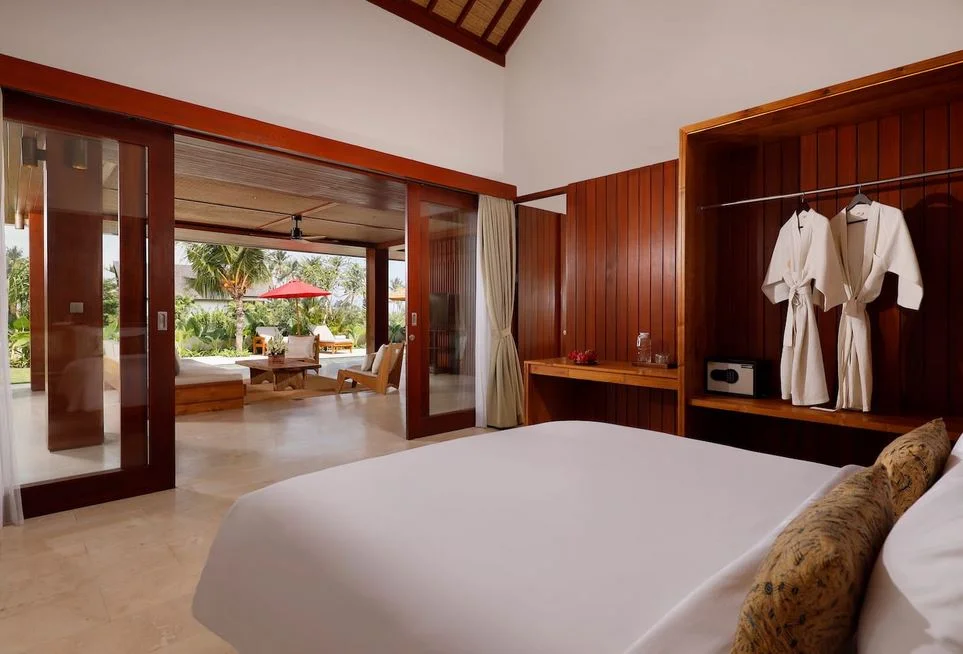 Tranquil 3-Bedroom Private Villa by the Beach – Tropical Retreat in Tabanan, Bali — image 6