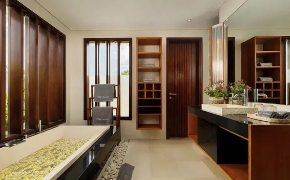 Spacious 3-Bedroom Private Villa with Pool, Near Jimbaran Beach — image 10