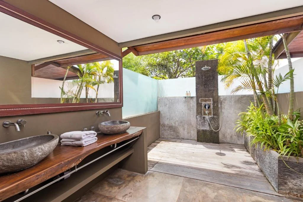 Villa Seminyak BVI42494: Luxurious 7-Bedroom Villa with Pool and Traditional Balinese Charm in the Heart of Seminyak — image 12