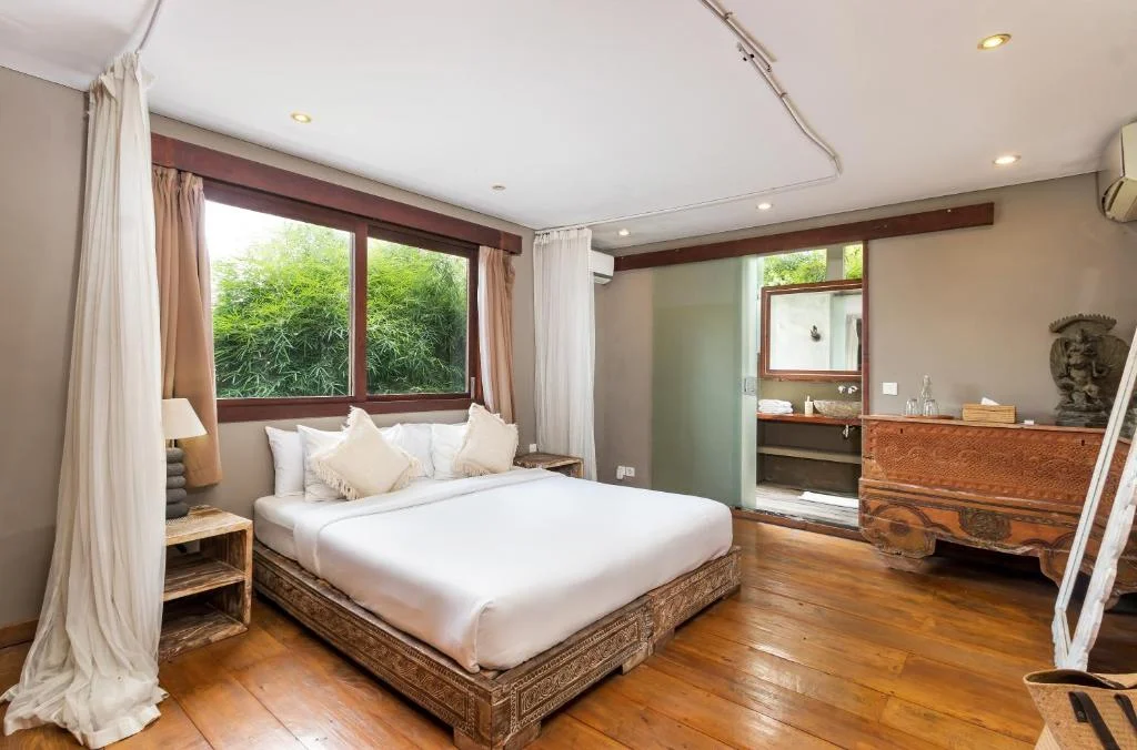 Villa Seminyak BVI42494: Luxurious 7-Bedroom Villa with Pool and Traditional Balinese Charm in the Heart of Seminyak — image 16