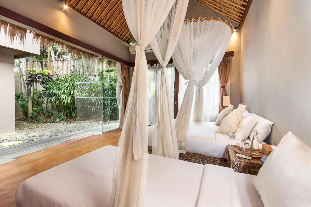 Villa Seminyak BVI42494: Luxurious 7-Bedroom Villa with Pool and Traditional Balinese Charm in the Heart of Seminyak — image 15