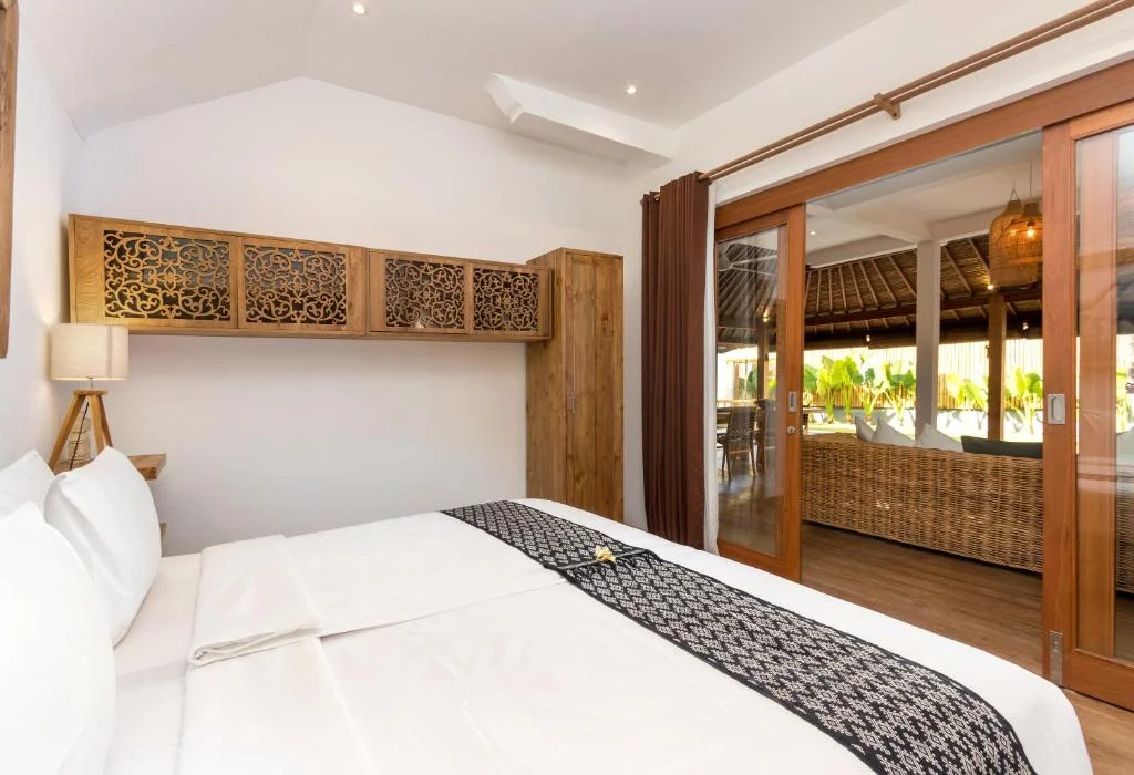 Tropical Charm in the Heart of Seminyak – 3BR Private Villa, Steps from the Beach — image 16