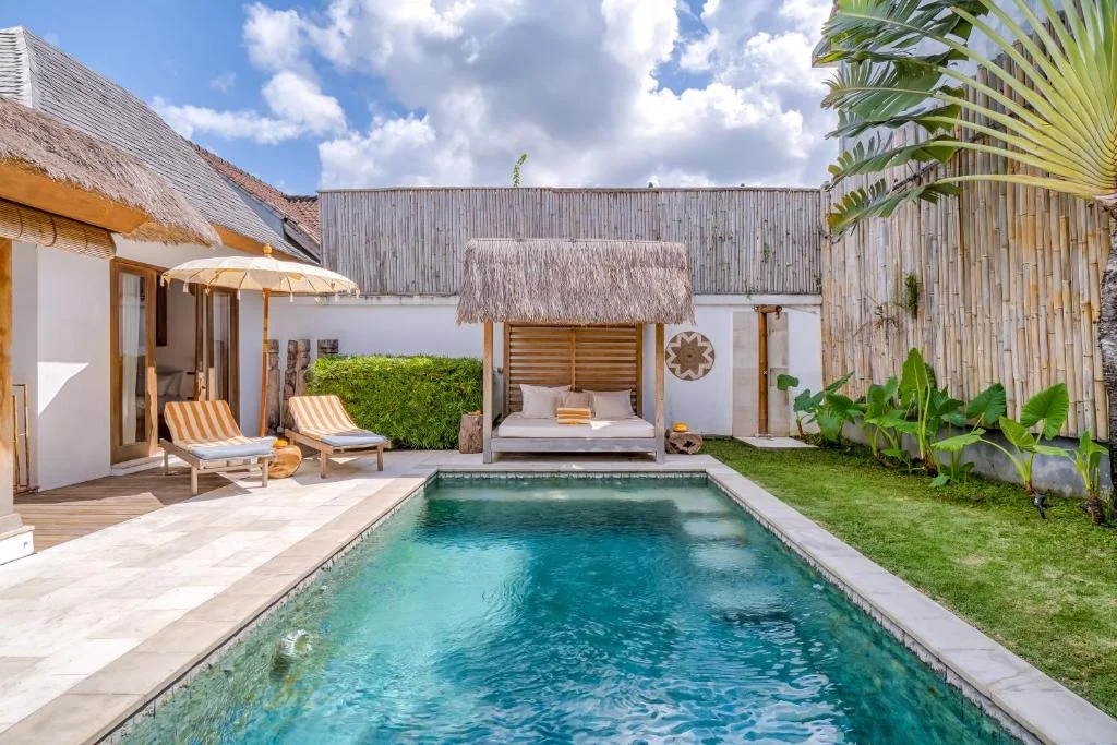 Tropical Charm in the Heart of Seminyak – 3BR Private Villa, Steps from the Beach — image 15