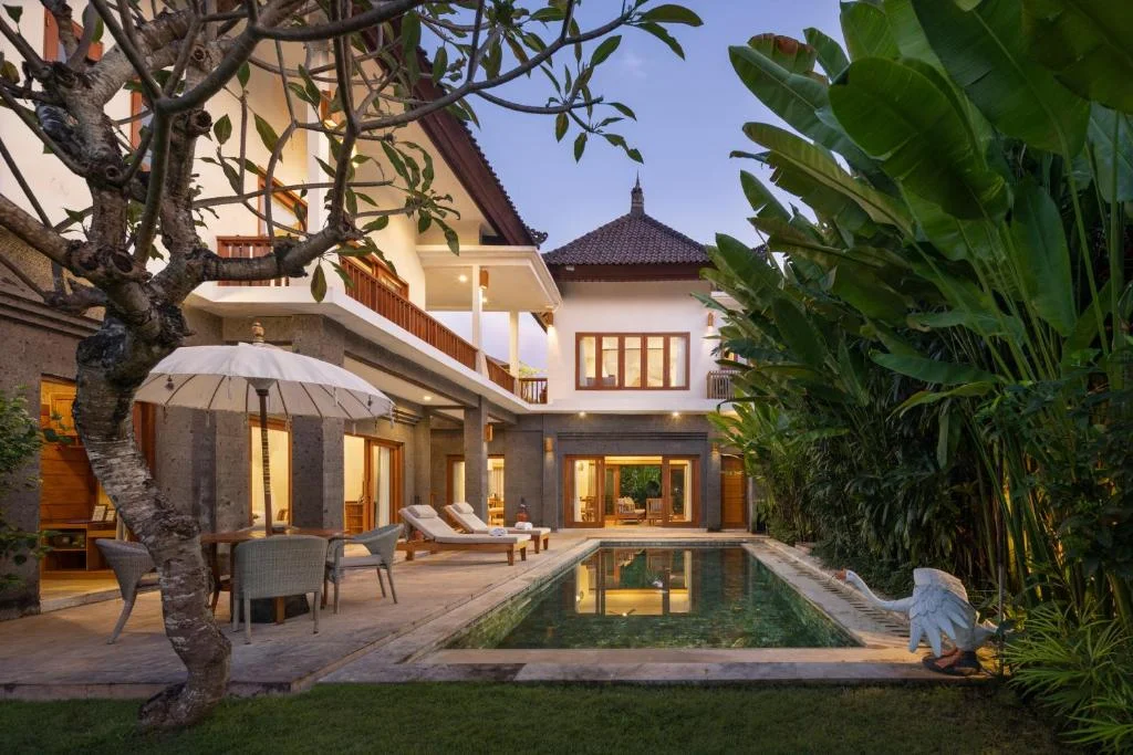 Spacious 4-Bedroom Private Villa – Tropical Oasis Steps from the Surf Beach — image 6