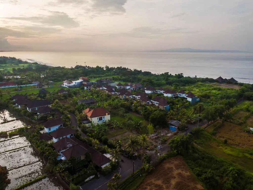 Spacious 4-Bedroom Private Villa – Tropical Oasis Steps from the Surf Beach — image 10