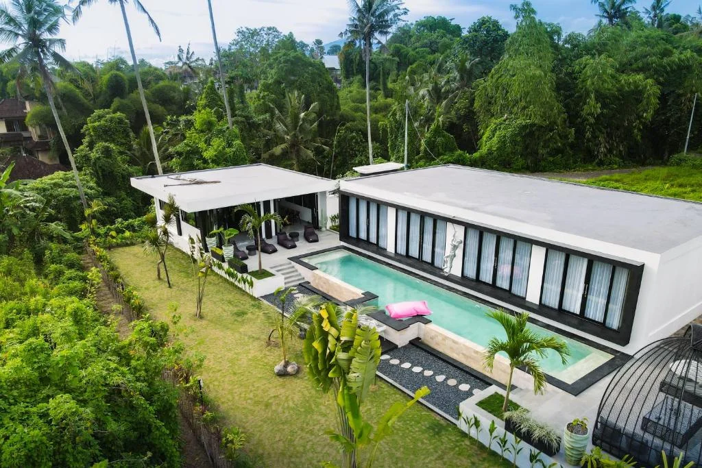 Hidden Gem in the Heart of Ubud – Spacious 4-Bedroom Private Villa with Pool & Instagrammable Vibes — image 6