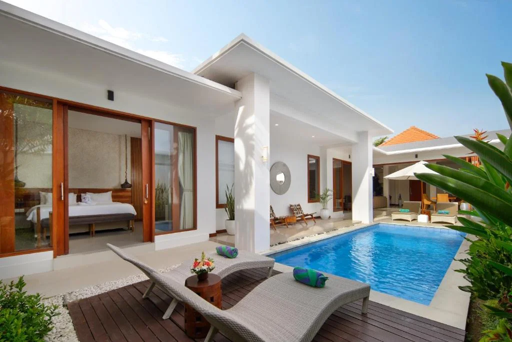 Stylish 2-Bedroom Private Villa with Pool & Garden Views, 12 Minutes Walk to Seminyak Beach — image 7