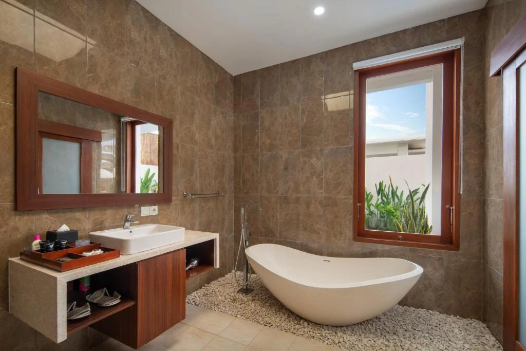 Stylish 2-Bedroom Private Villa with Pool & Garden Views, 12 Minutes Walk to Seminyak Beach — image 9