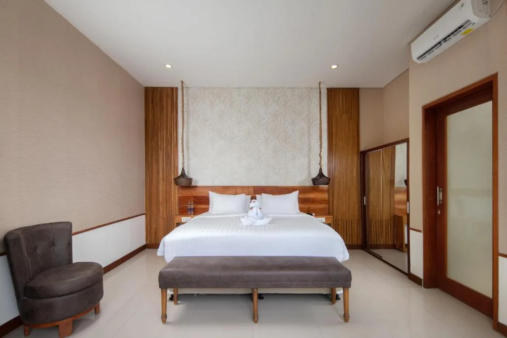 Stylish 2-Bedroom Private Villa with Pool & Garden Views, 12 Minutes Walk to Seminyak Beach — image 18