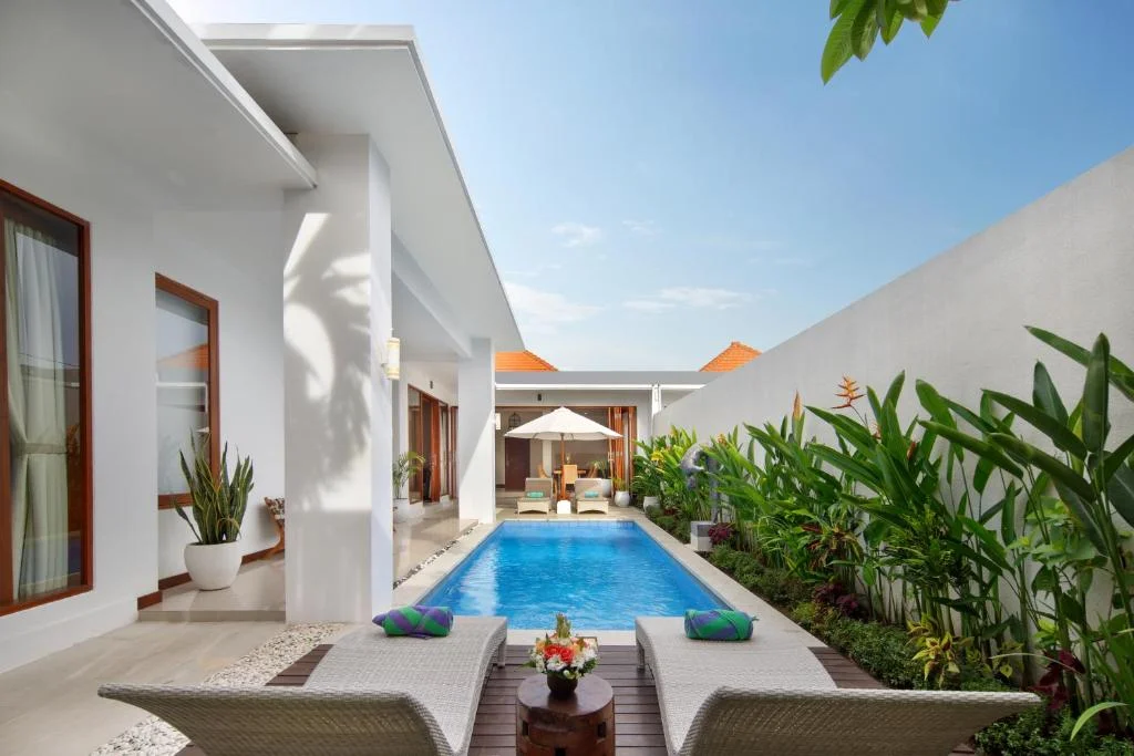 Stylish 2-Bedroom Private Villa with Pool & Garden Views, 12 Minutes Walk to Seminyak Beach — image 4