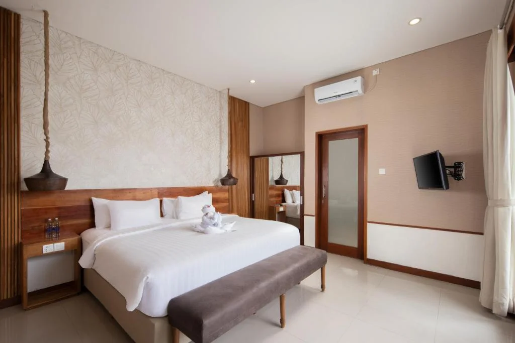 Stylish 2-Bedroom Private Villa with Pool & Garden Views, 12 Minutes Walk to Seminyak Beach — image 16