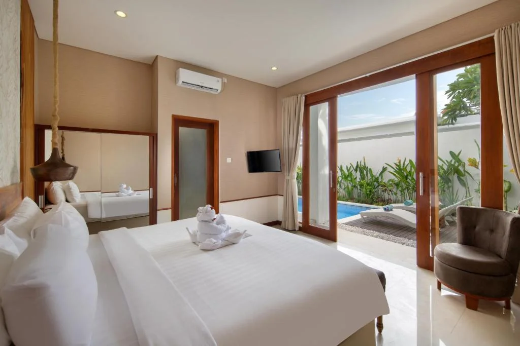 Stylish 2-Bedroom Private Villa with Pool & Garden Views, 12 Minutes Walk to Seminyak Beach — image 13