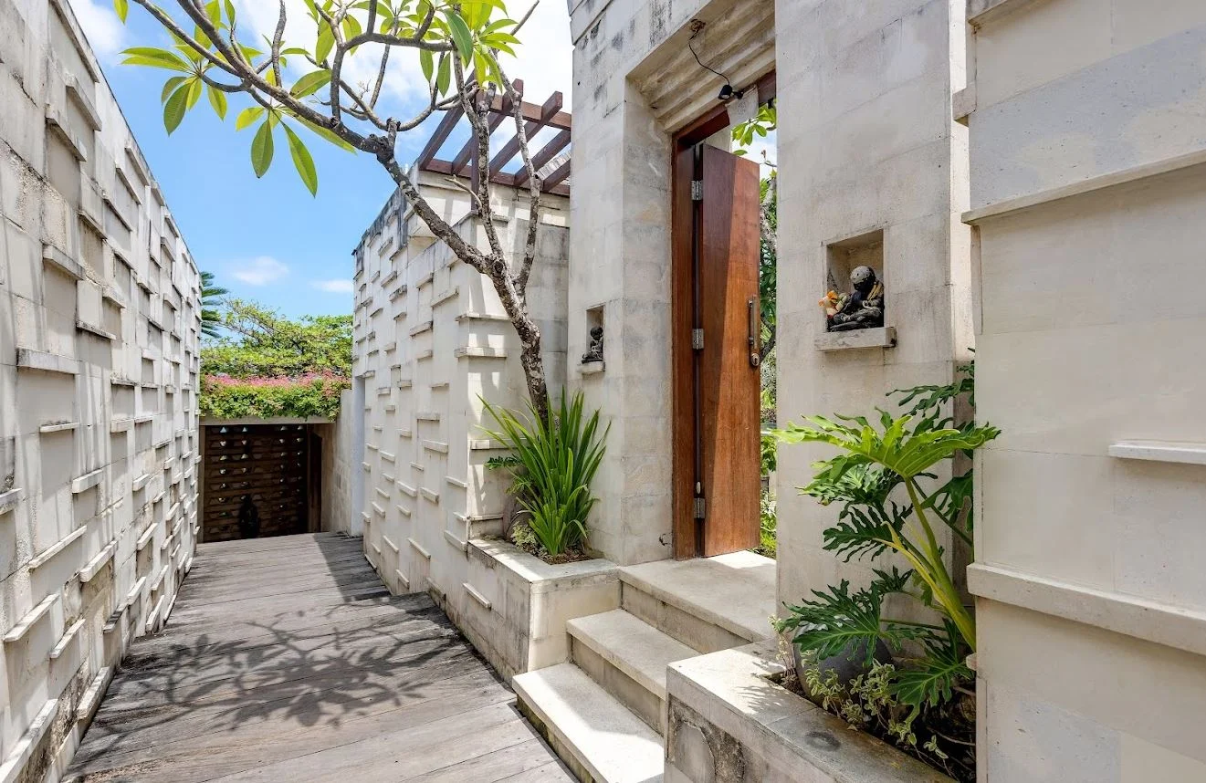 2BR Beachfront Villa with Private Pool – Batu Belig Bliss Near Seminyak & Canggu — image 11
