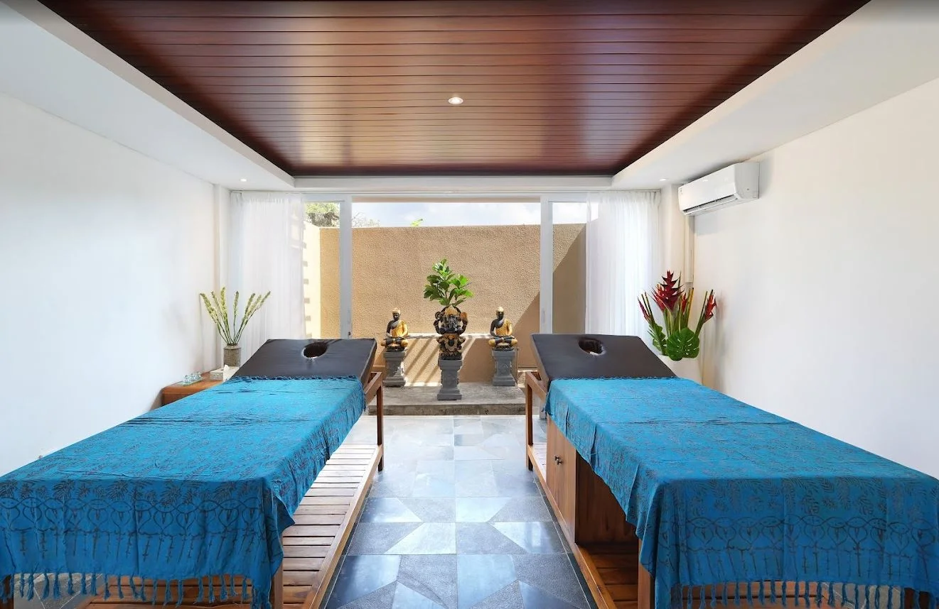 2BR Beachfront Villa with Private Pool – Batu Belig Bliss Near Seminyak & Canggu — image 4