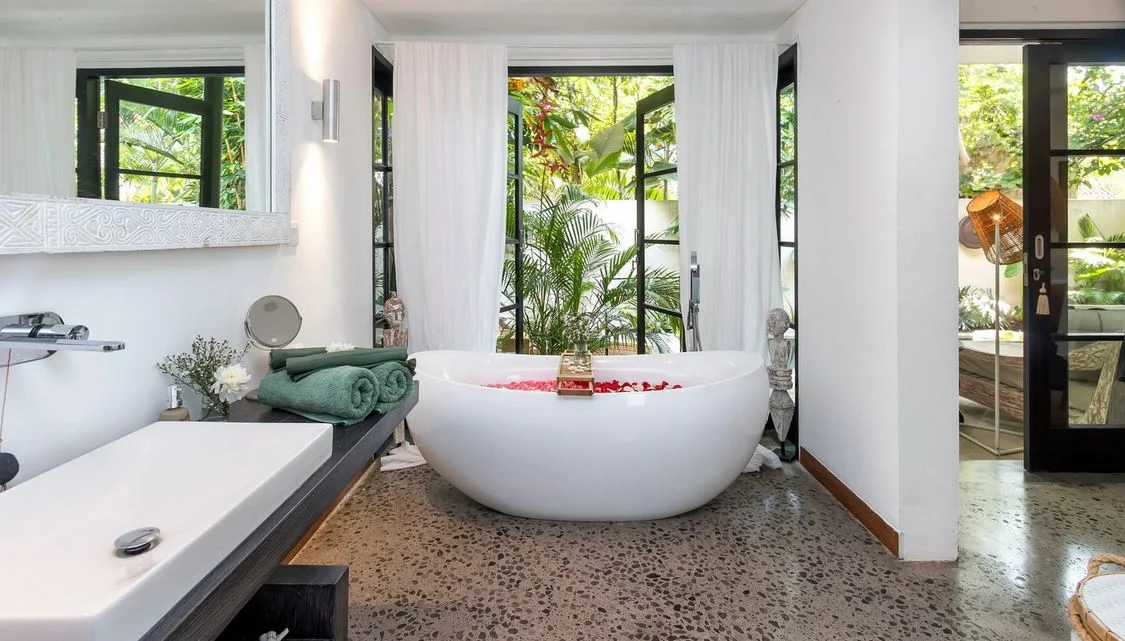 Romantic 1-Bedroom Private Pool Villa Near Ubud — image 10