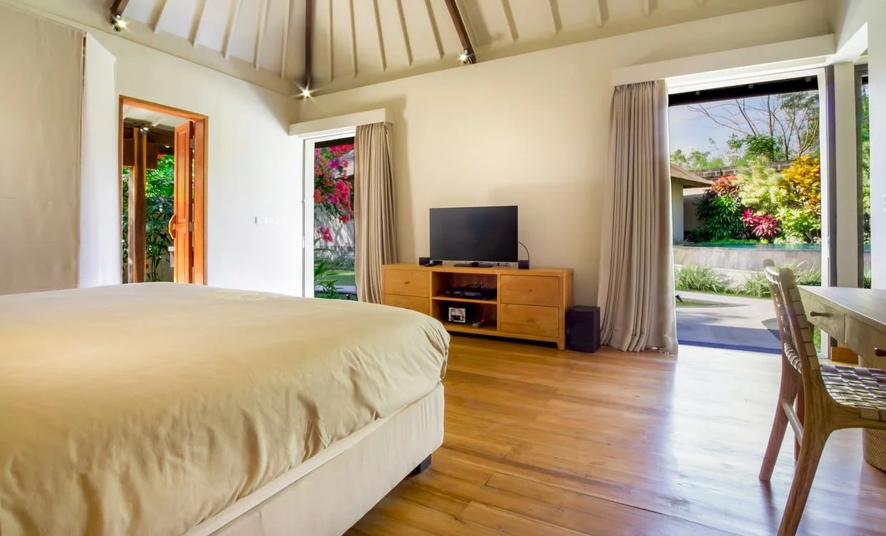 Stunning 3-Bedroom Tropical Villa with Lagoon Pool in Uluwatu — image 14