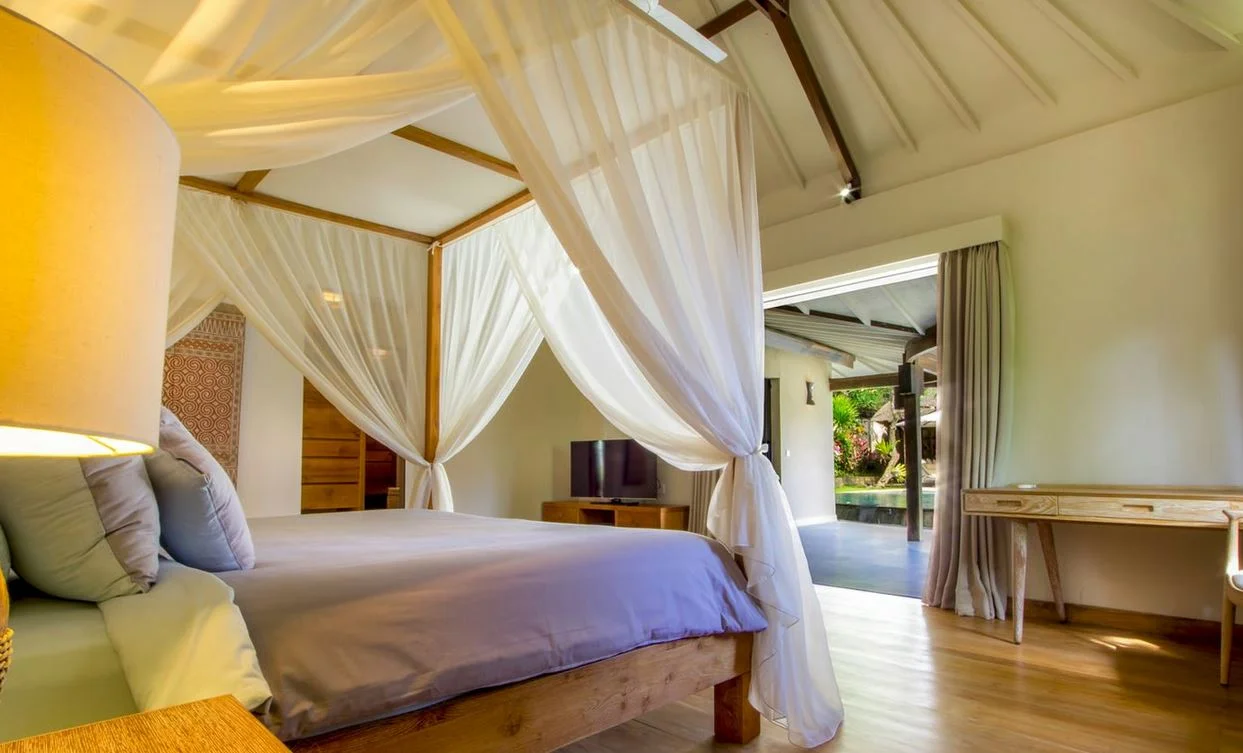 Stunning 3-Bedroom Tropical Villa with Lagoon Pool in Uluwatu — image 10