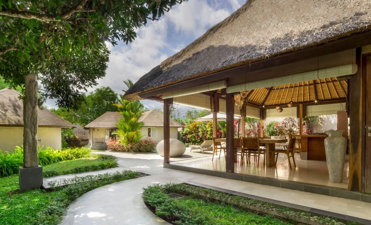 Stunning 3-Bedroom Tropical Villa with Lagoon Pool in Uluwatu — image 4