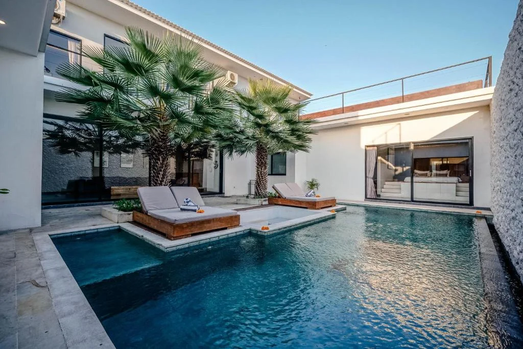 4BR Modern Luxury Villa in Canggu – A Symphony of Style, Comfort & Balinese Elegance — image 11