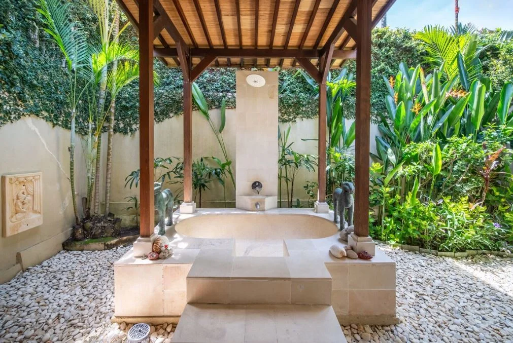 Tropical 4-Bedroom Villa with 2 Pools – Walking Distance to Batu Belig Beach — image 5