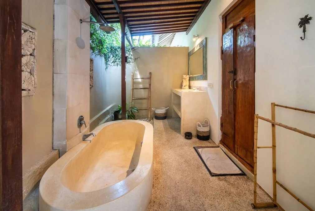 Tropical 4-Bedroom Villa with 2 Pools – Walking Distance to Batu Belig Beach — image 14