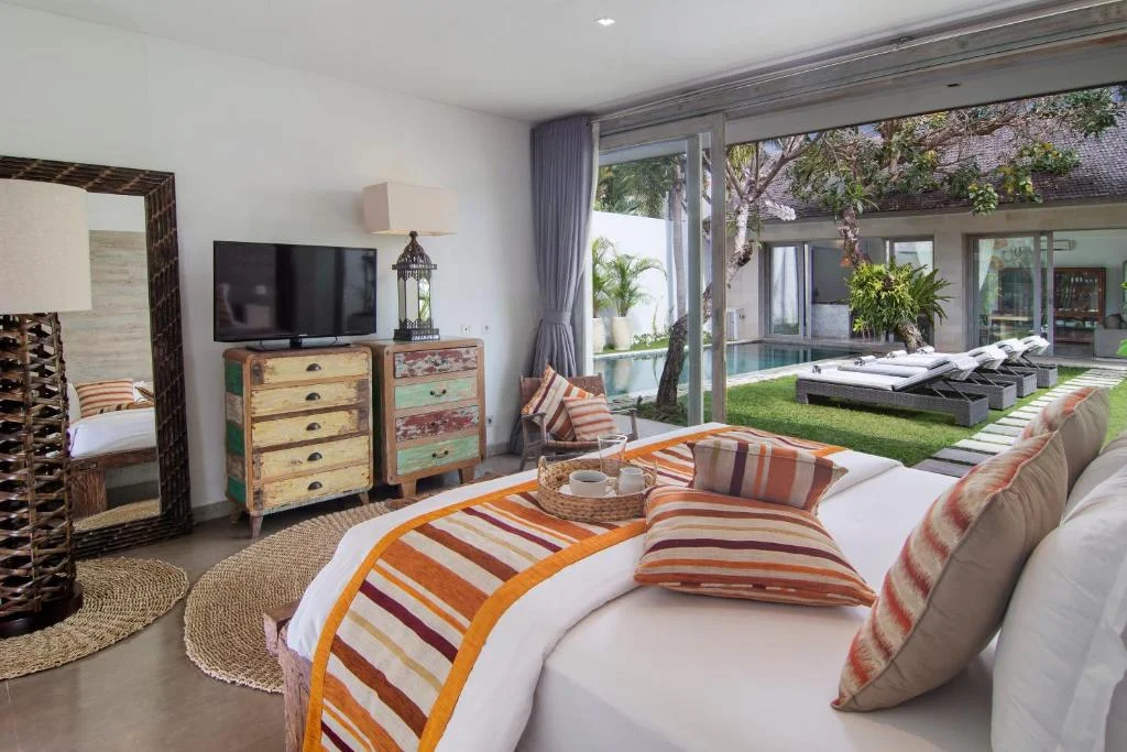 Chic 3BR Villa in Central Canggu – Walk to Berawa Beach & Finn’s Club — image 5