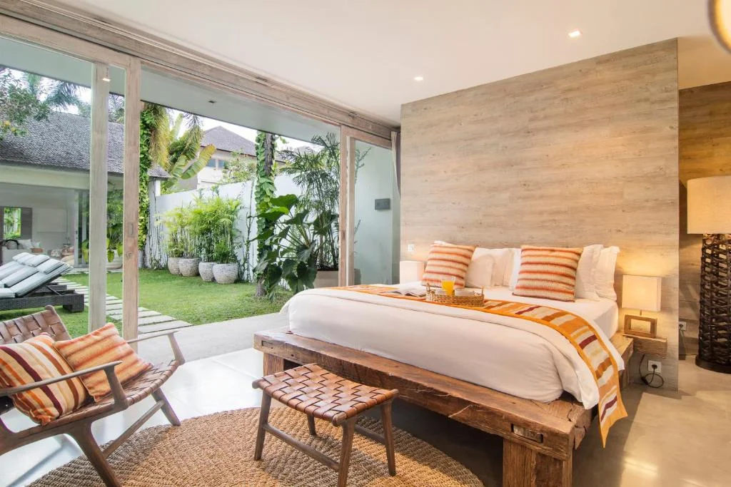 Chic 3BR Villa in Central Canggu – Walk to Berawa Beach & Finn’s Club — image 14