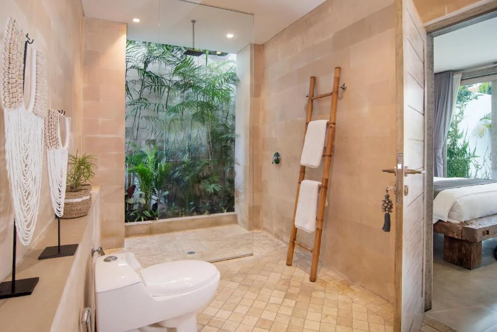 Chic 3BR Villa in Central Canggu – Walk to Berawa Beach & Finn’s Club — image 13
