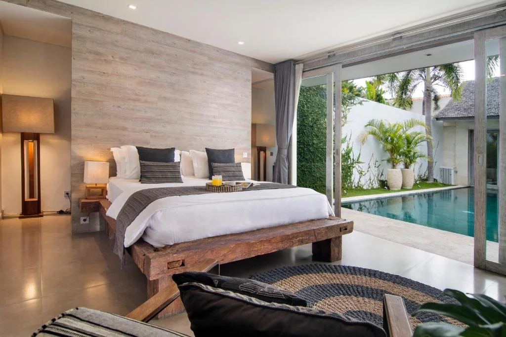 Chic 3BR Villa in Central Canggu – Walk to Berawa Beach & Finn’s Club — image 12