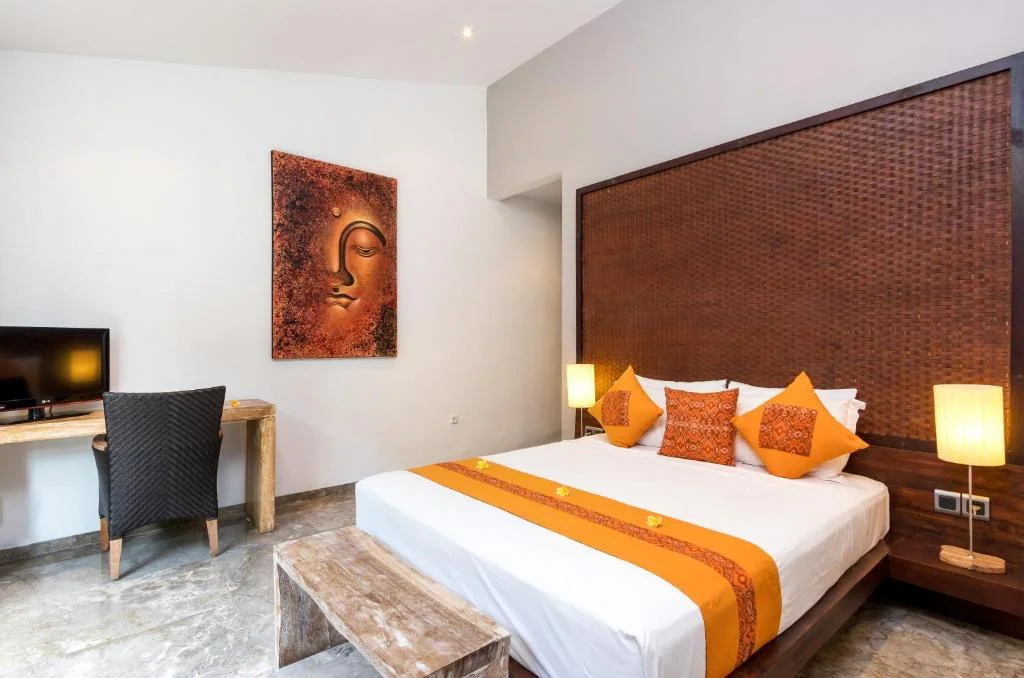 Stylish 3BR Villa with Pool in Trendy Petitenget, Seminyak — image 16