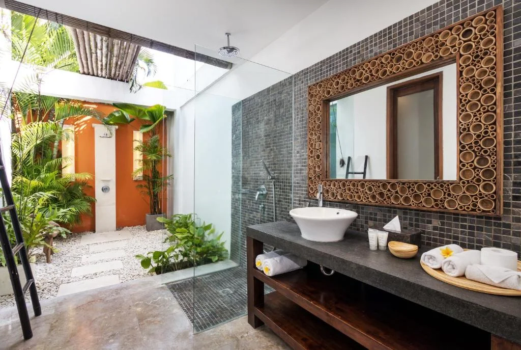 Stylish 3BR Villa with Pool in Trendy Petitenget, Seminyak — image 12