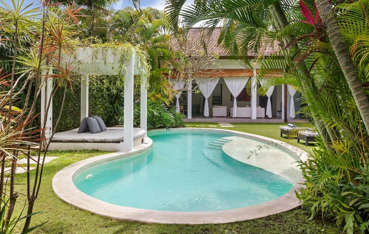 Seminyak Paradise – 2BR Tropical Villa with Private Pool near Eat Street — image 15