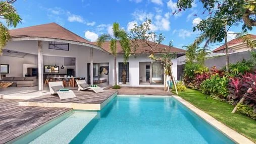 Affordable Luxury: 2-Bedroom Private Pool Villa in Kerobokan, Bali — image 4