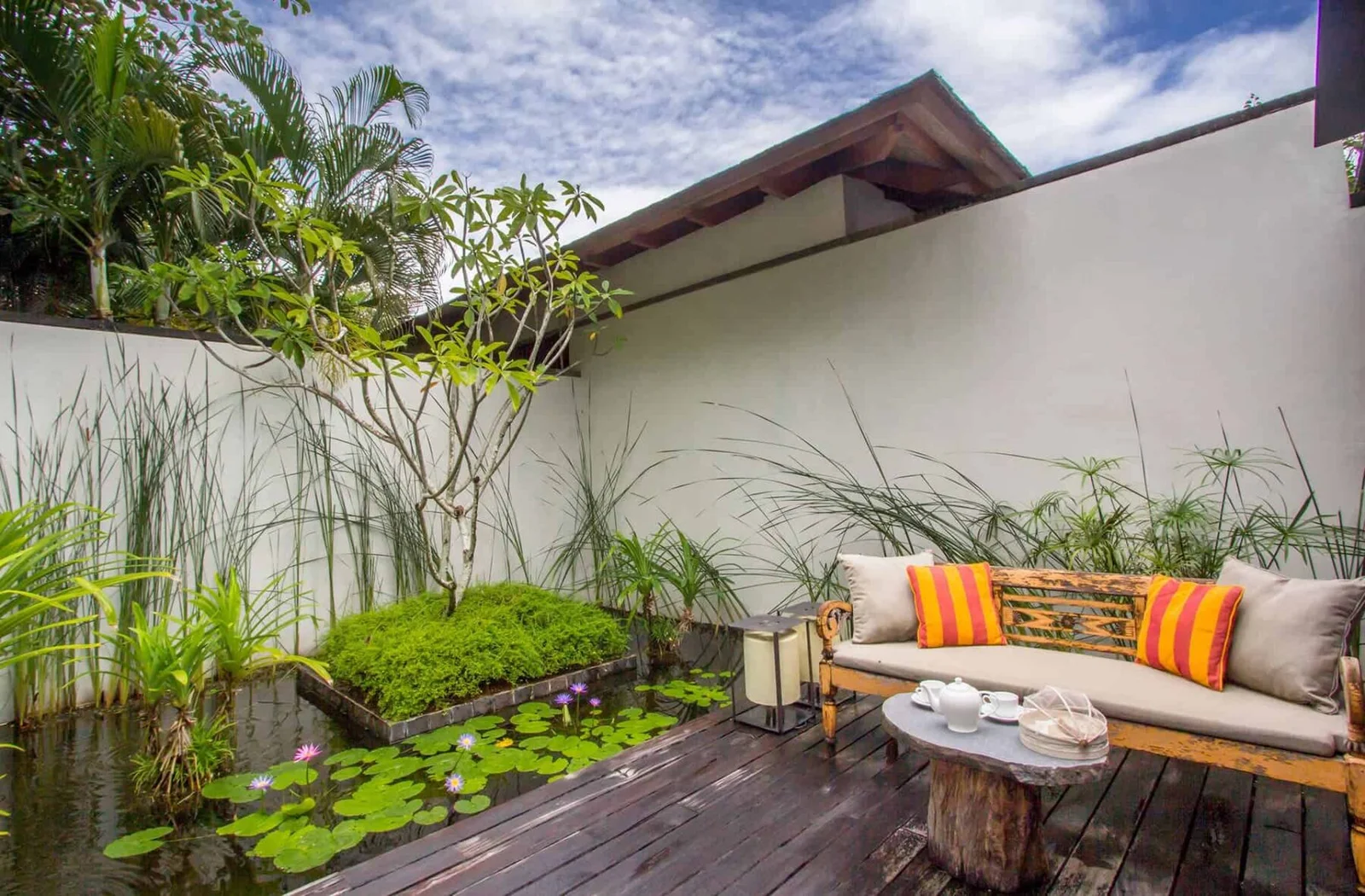 Villa Canggu One Bedroom Honeymoon Villas with Private Deck and Water Feature — image 4